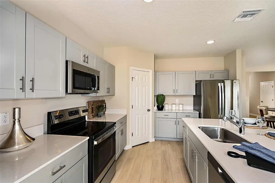 9186 Shadow Valley Lane, Zephyrhills, FL 33541 - Image #3