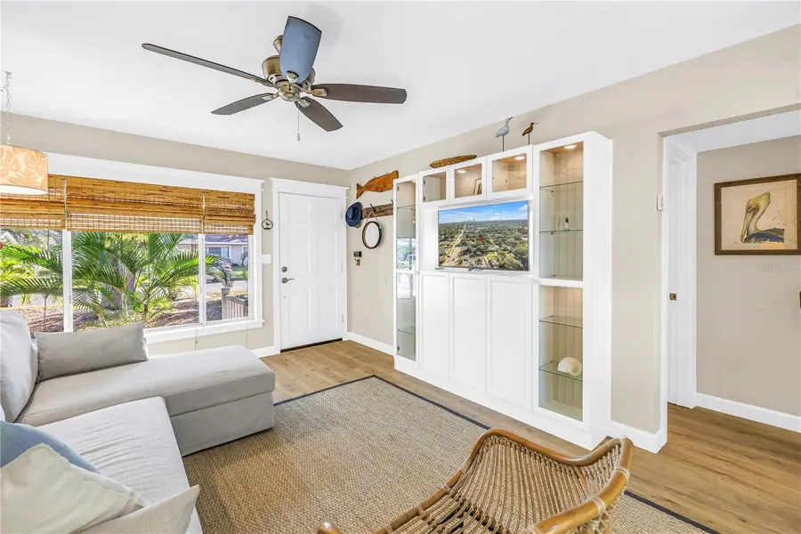 121 43rd Avenue N, Saint Petersburg, FL 33703 - Image #2