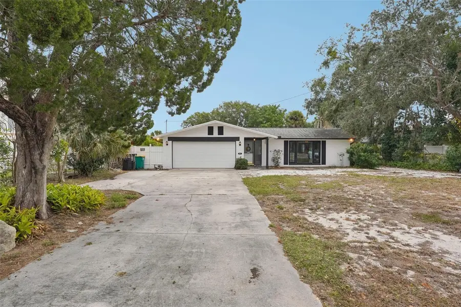 907 S Florida Avenue, Tarpon Springs, FL 34689 - #2