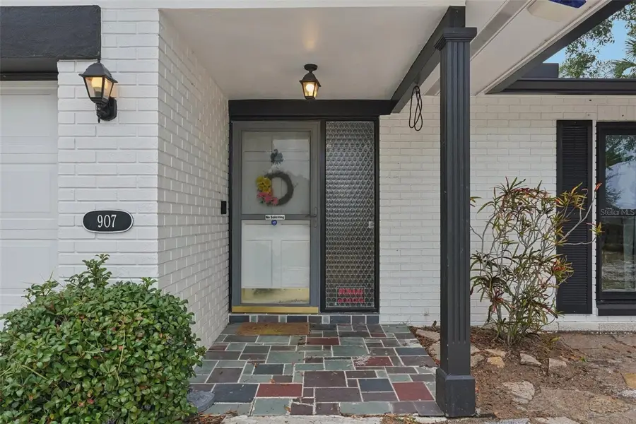 907 S Florida Avenue, Tarpon Springs, FL 34689 - #3