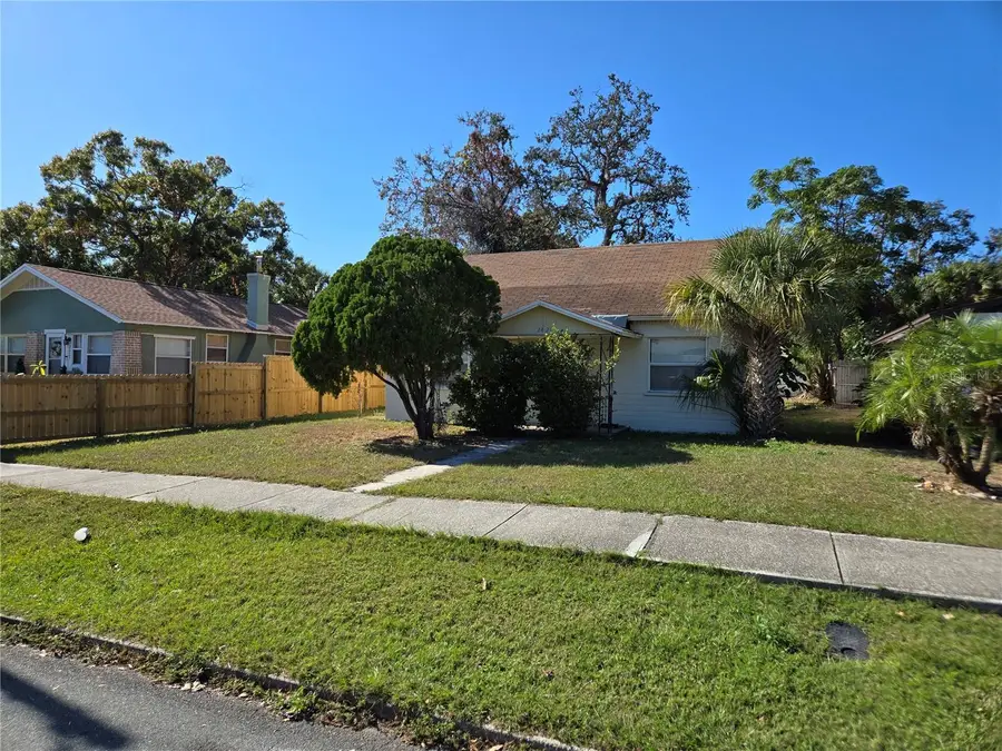 2421 11th Street S, Saint Petersburg, FL 33705 - Image #2
