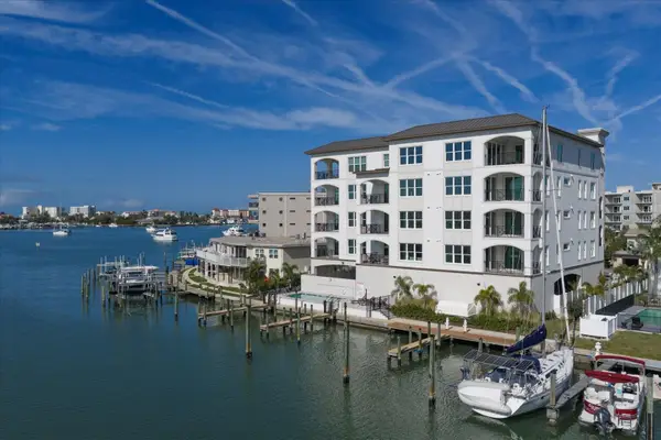 211 Dolphin Point #4, CLEARWATER BEACH, FL 33767