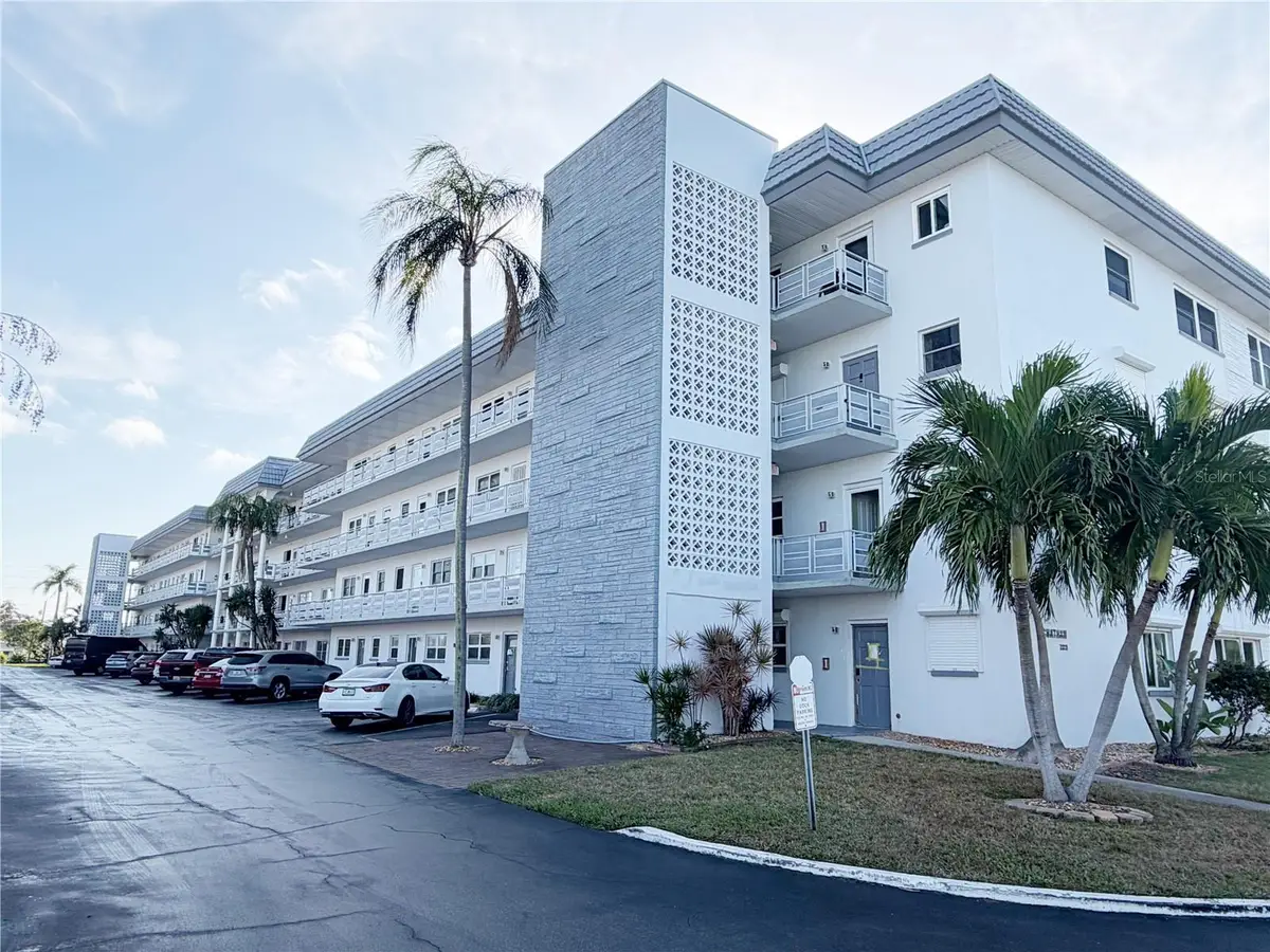 3018 59th Street S #111, Gulfport, FL 33707 - Image #1