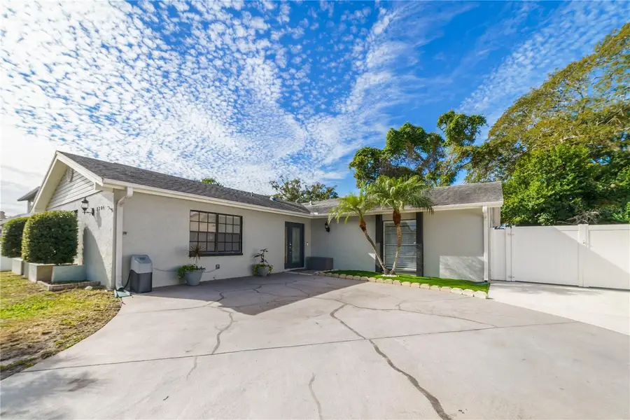 8204 Kirkwood Drive, Tampa, FL 33634 - Image #3