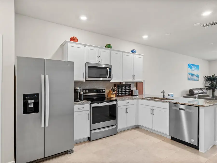 31428 Amberview Bend, Wesley Chapel, FL 33545 - Image #3