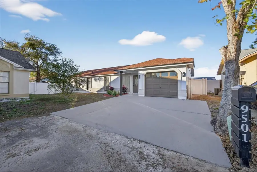 9501 Drakemill Court, Tampa, FL 33615 - Image #2