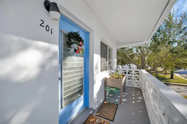 8325 112th Street #201, SEMINOLE, FL 33772