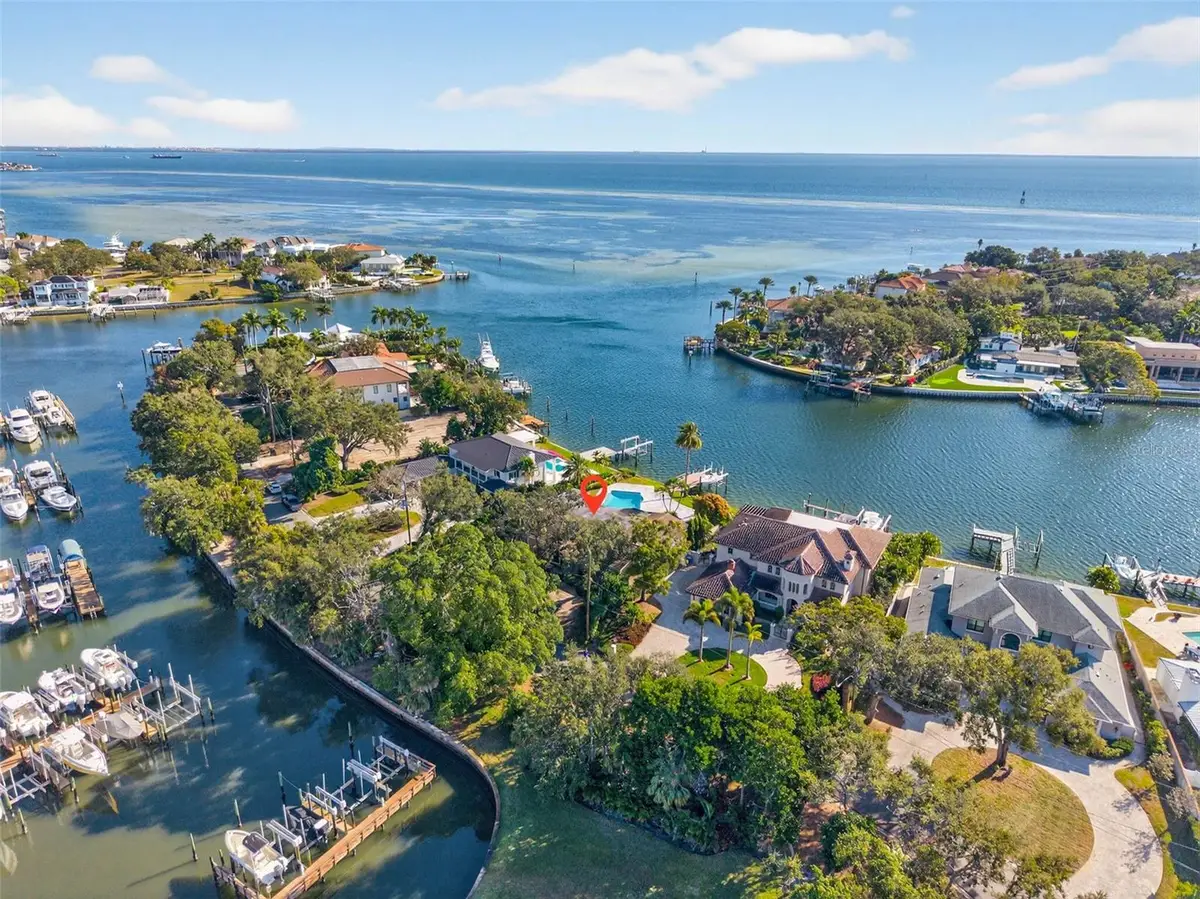 1323 Snell Harbor Drive Ne, Saint Petersburg, FL 33704 - Image #1