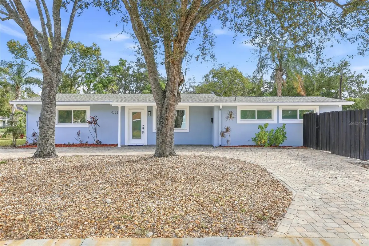 4095 Locust Street Ne, Saint Petersburg, FL 33703 - Image #1