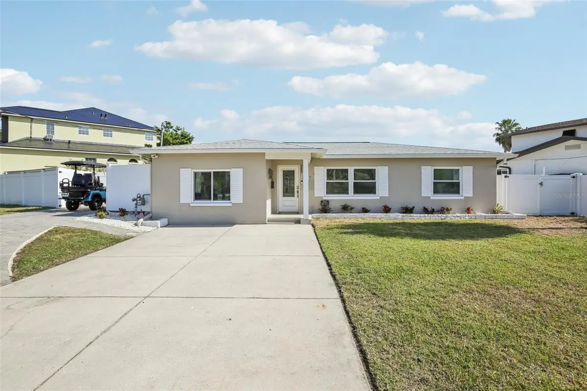 5467 Bayou Grande Boulevard Ne, Saint Petersburg, FL 33703 - Image #1