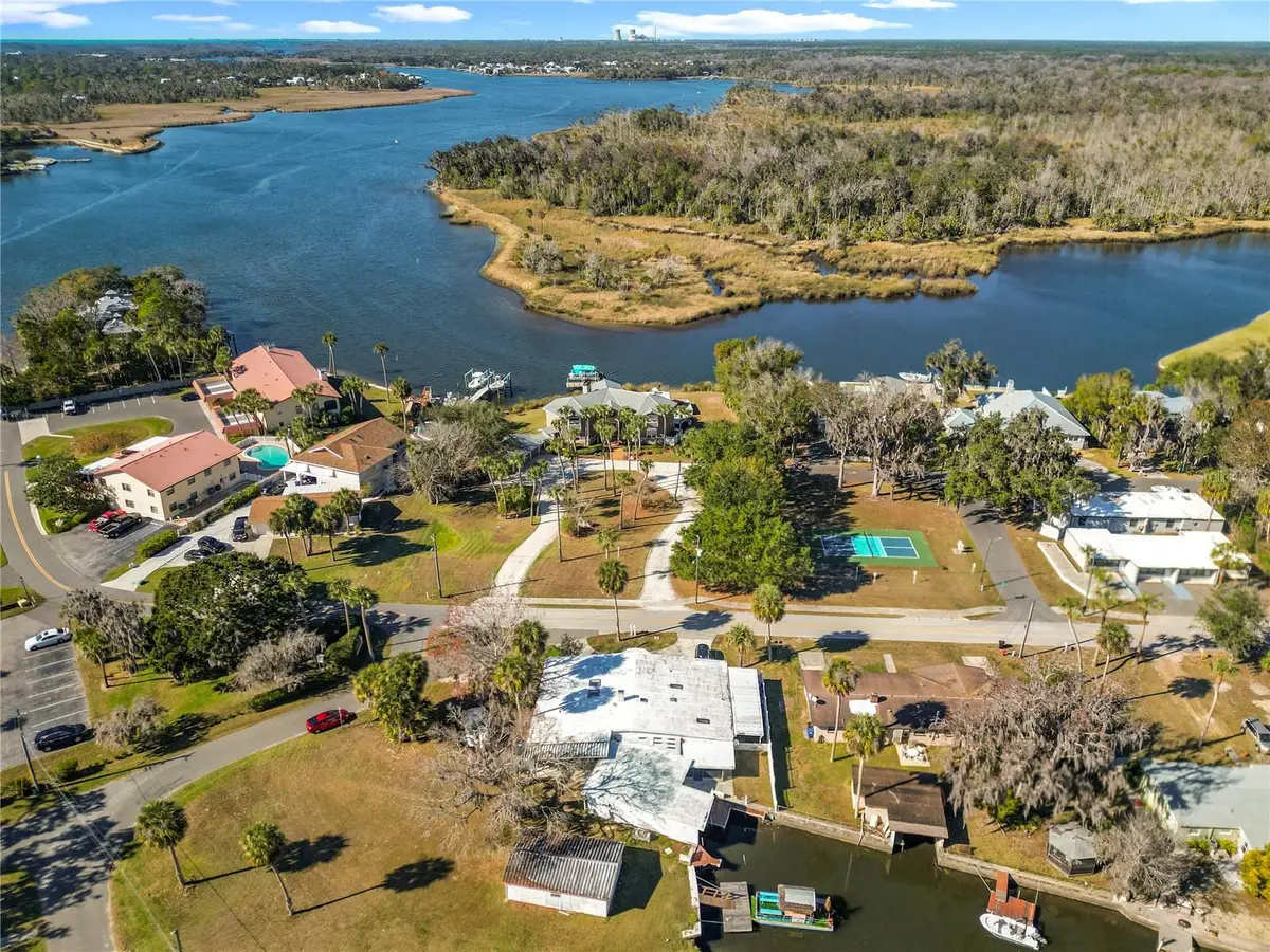 421 NW 14th Place, Crystal River, FL 34428 - Image #1