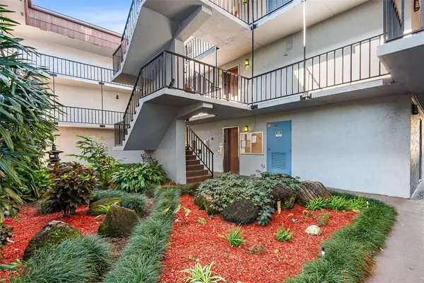 333 Lake Howard Drive Nw #211A, WINTER HAVEN, FL 33880