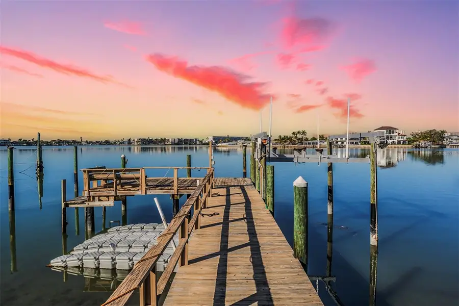 1854 Dolphin Boulevard S, Saint Petersburg, FL 33707 - Image #3