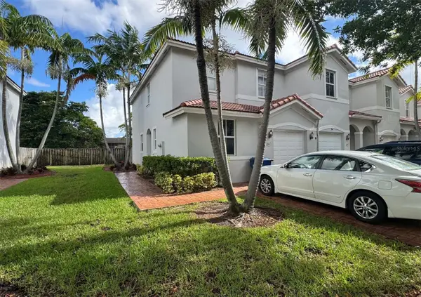 1041 Ne 208th St, MIAMI, FL 33179