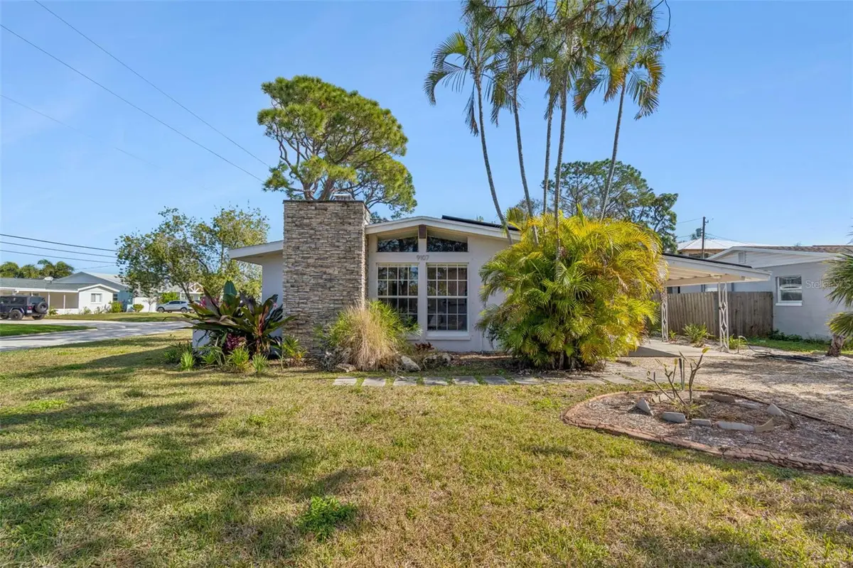 9107 Bay Street Ne, Saint Petersburg, FL 33702 - Image #1