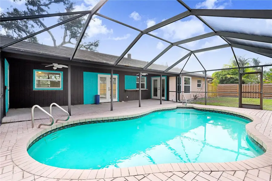 813 Exmoor Street, Sarasota, FL 34243 - Image #2