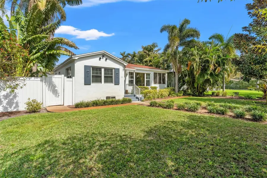 209 17th Avenue N, Saint Petersburg, FL 33704 - Image #2