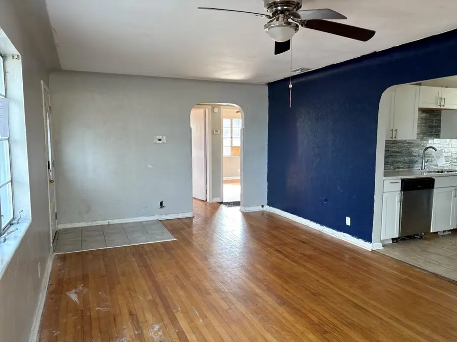 2918 49th Street N, Saint Petersburg, FL 33710 - Image #2