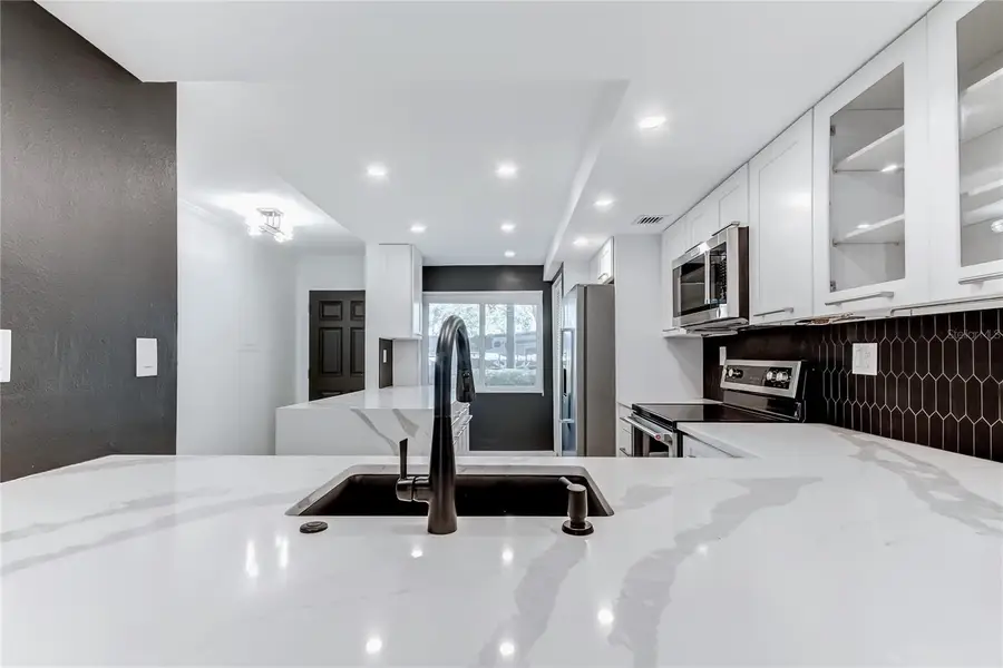 650 Island Way #106, Clearwater Beach, FL 33767 - Image #2