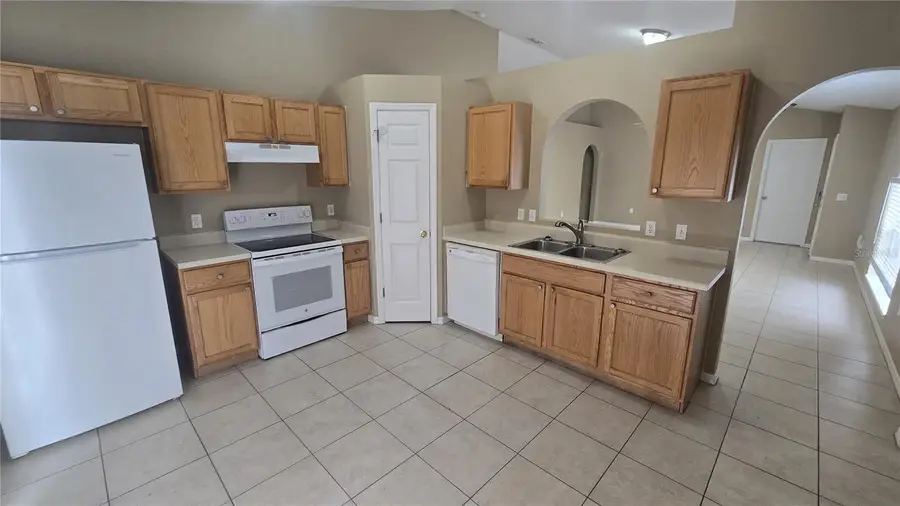 819 Brenton Leaf Drive, Ruskin, FL 33570 - Image #2