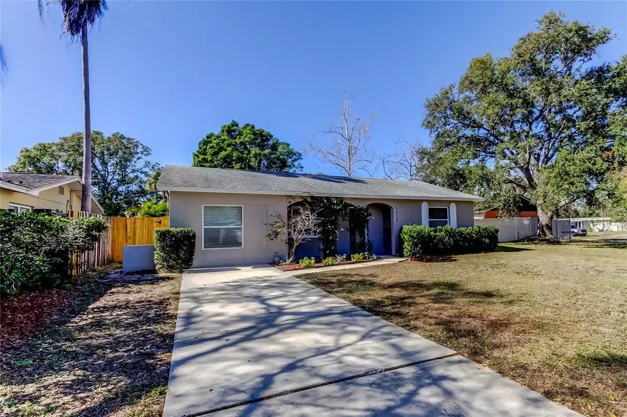 5525 Pine Circle Ne, Saint Petersburg, FL 33703 - Image #2