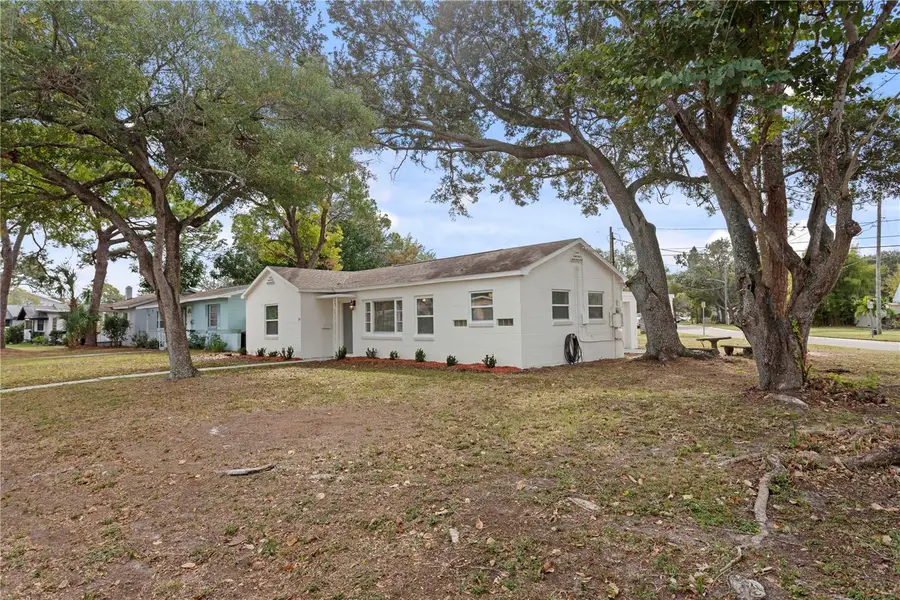 134 SW Lincoln Circle N, Saint Petersburg, FL 33703 - Image #3