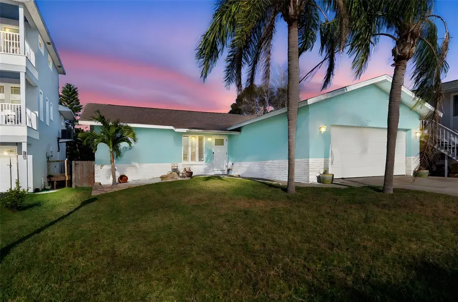 216 176th Avenue E, Redington Shores, FL 33708 - Image #2