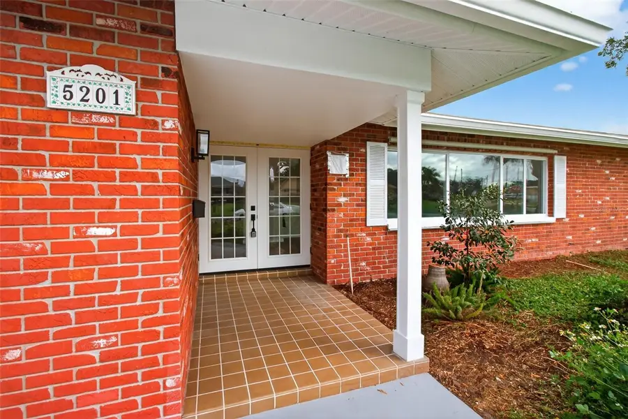 5201 Denver Street Ne, Saint Petersburg, FL 33703 - Image #2