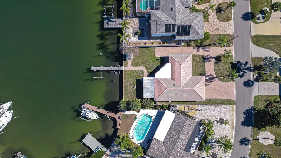 6416 Lake Sunrise Drive, Apollo Beach, FL 33572 - Image #2