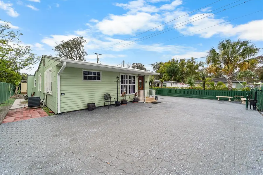 10001 N Arden Avenue, Tampa, FL 33612 - Image #3