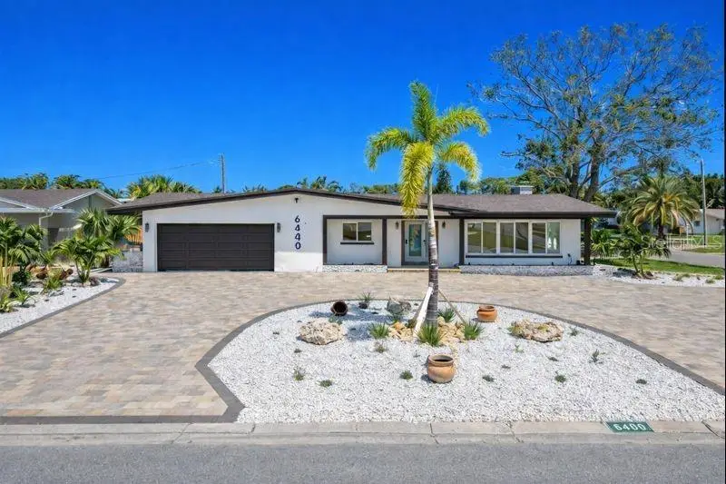 6400 Mockingbird Way S, Saint Petersburg, FL 33707 - Image #1