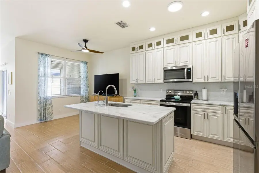 541 Black Lion Drive Ne, Saint Petersburg, FL 33716 - Image #2