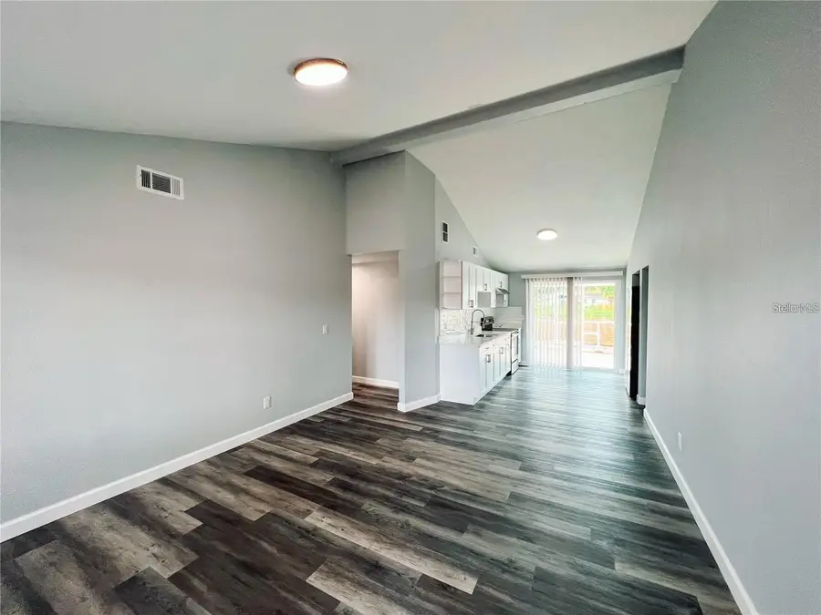 10204 Bellhurst Court, Tampa, FL 33615 - Image #2