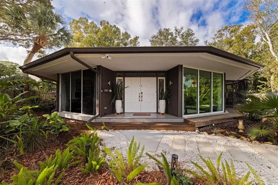 7117 Sunshine Drive S, Saint Petersburg, FL 33705 - Image #3