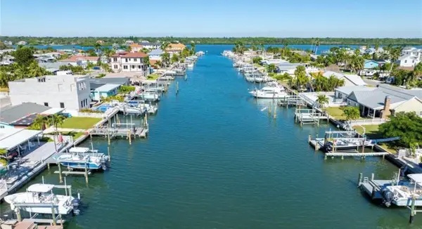 17611 1st Street E, REDINGTON SHORES, FL 33708