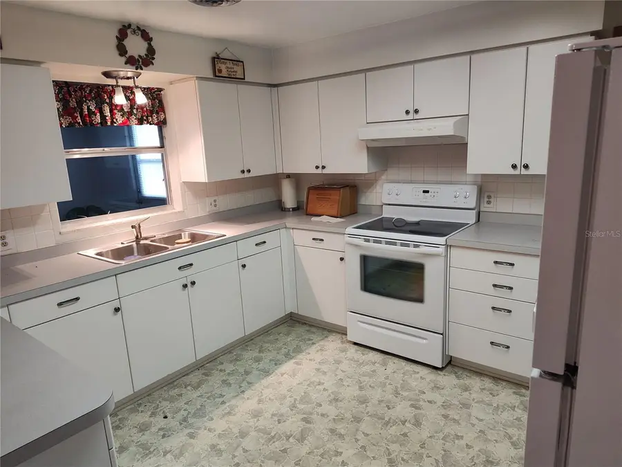 38247 3rd Avenue, Zephyrhills, FL 33542 - Image #2