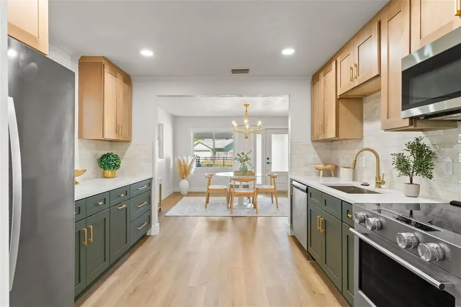 646 36th Avenue N, Saint Petersburg, FL 33704 - #3