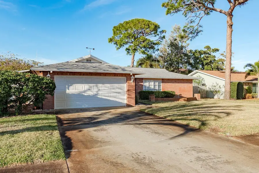 1408 Garden Avenue, Tarpon Springs, FL 34689 - #2