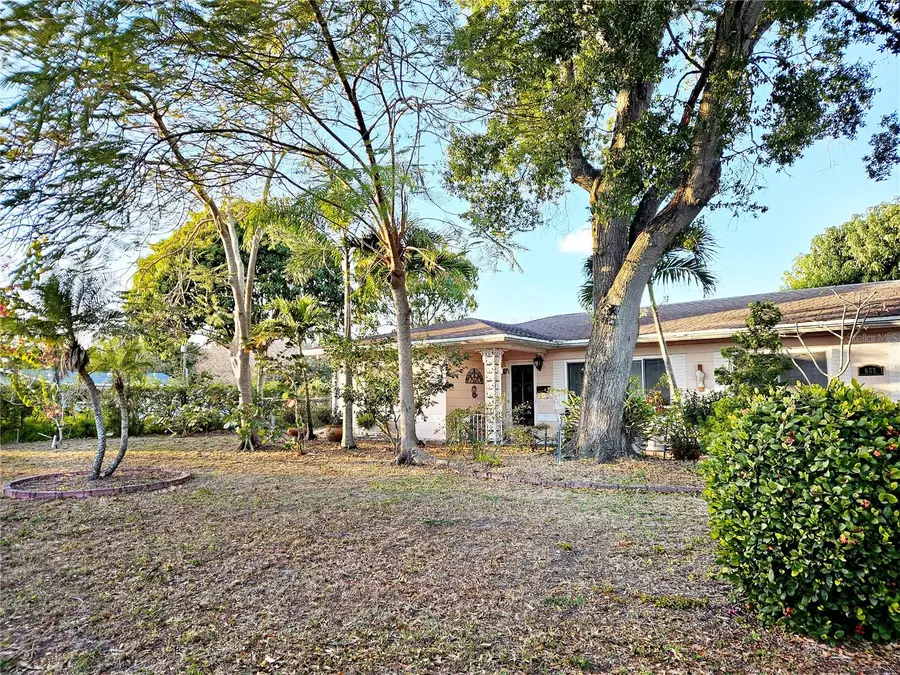 655 42nd Avenue N, Saint Petersburg, FL 33703 - #3
