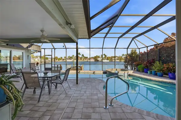 2316 S Shore Drive Se, ST PETERSBURG, FL 33705