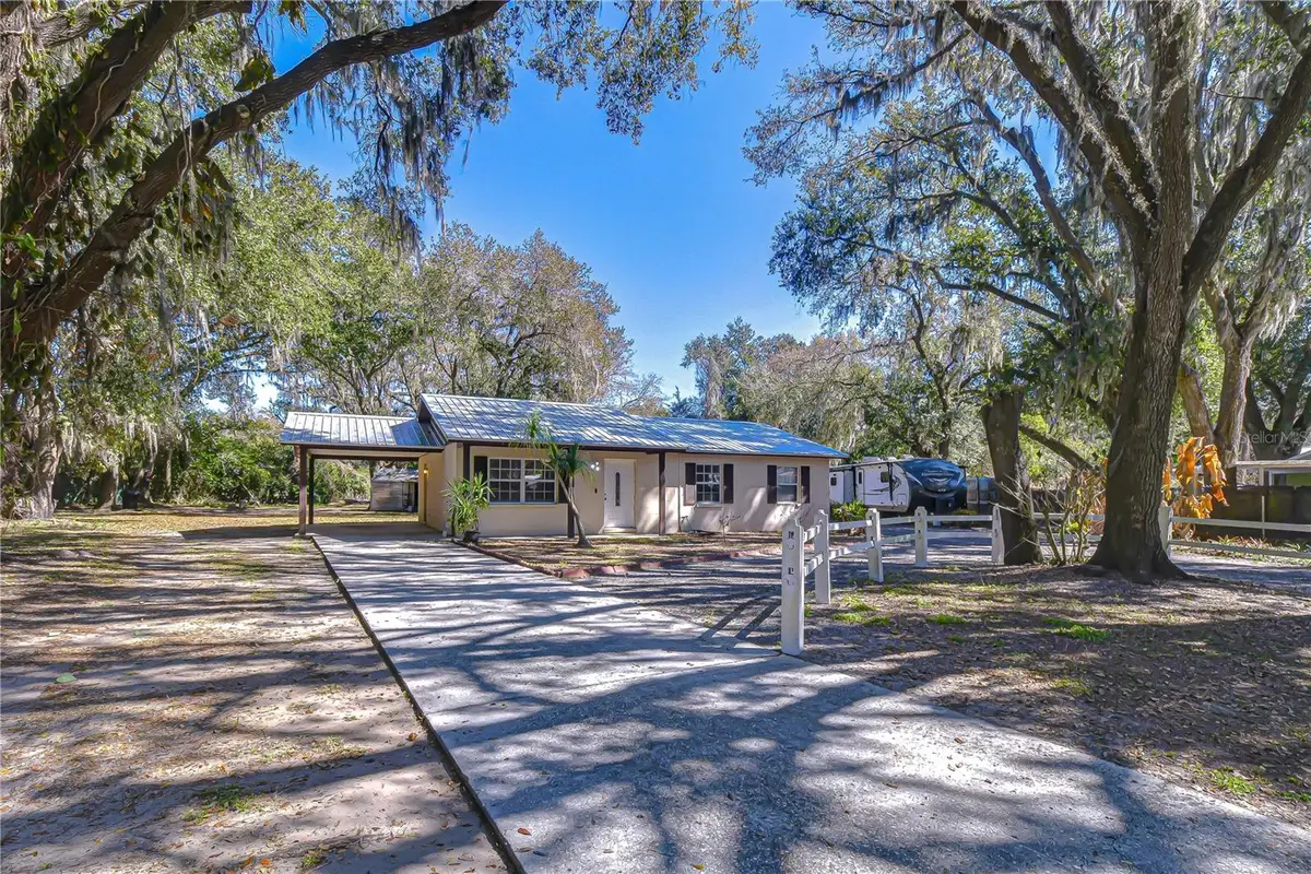 2002 E Willow Dr, Plant City, FL 33566 - #1