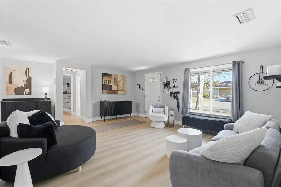 49 Valencia Circle, Safety Harbor, FL 34695 - Image #2