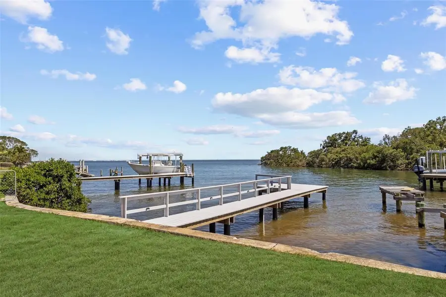 380 Colony Point Road S, Saint Petersburg, FL 33705 - Image #3