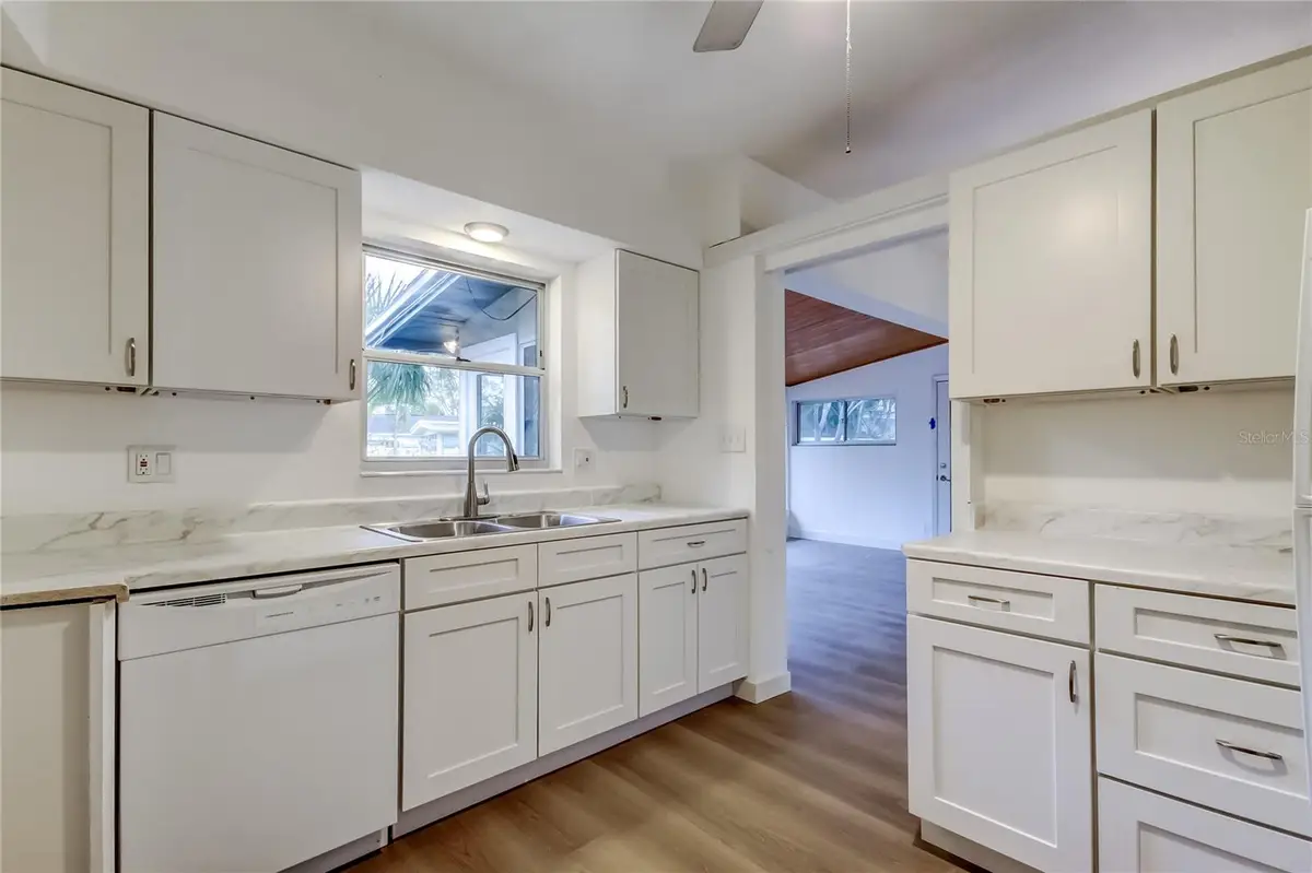 1000 39th Avenue Ne, Saint Petersburg, FL 33703 - Image #1