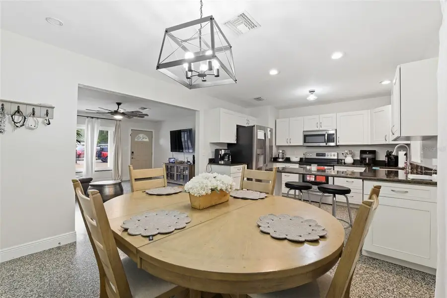 812 W 124th Avenue, Tampa, FL 33612 - Image #2