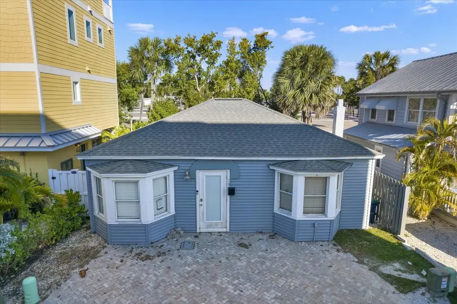 39 181st Avenue W, Redington Shores, FL 33708 - #3