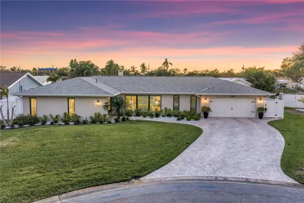 5166 Horseshoe Place Ne, ST PETERSBURG, FL 33703