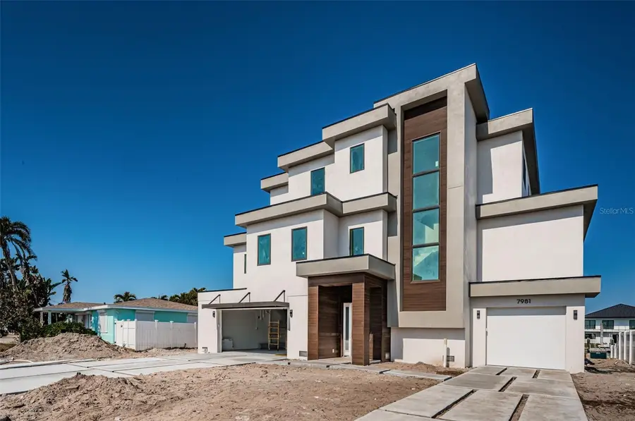 7981 2nd Avenue S, Saint Petersburg, FL 33707 - #3