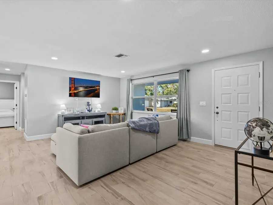 2573 Redwood Circle, Clearwater, FL 33763 - Image #2