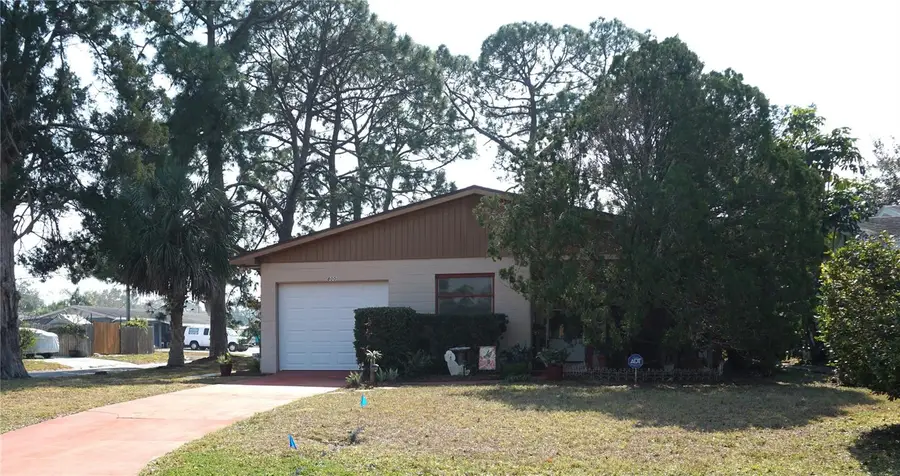 800 74th Avenue N, Saint Petersburg, FL 33702 - #2